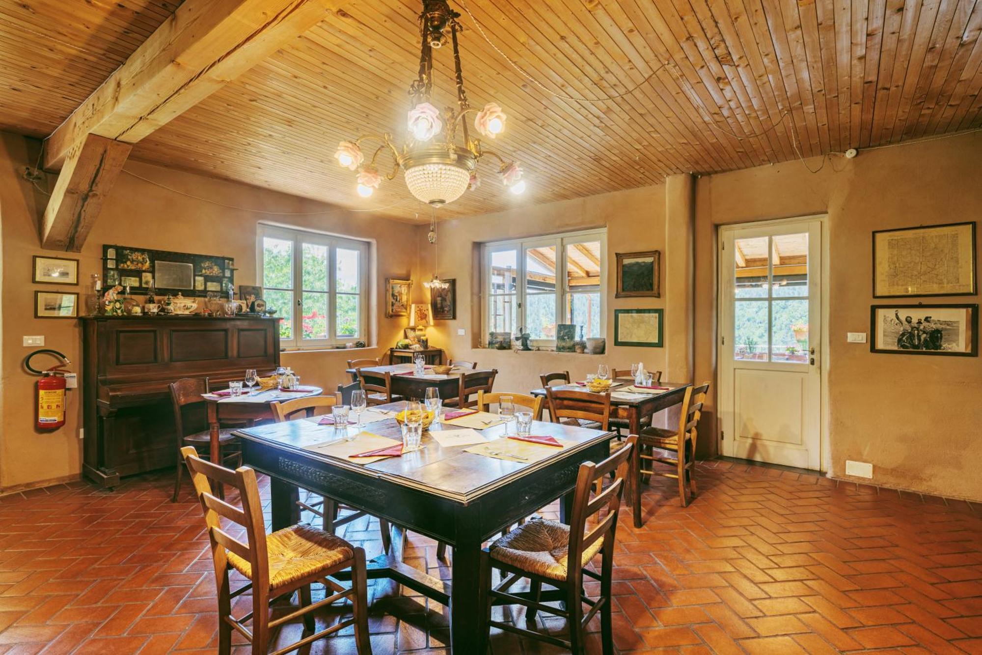 Agriturismo Di Charme E Ristorante Stallato Il Filo Di Paglia Carro Ngoại thất bức ảnh